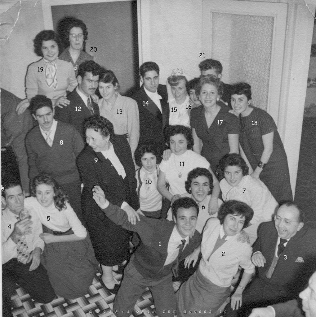 CHAUSSURES ANDRE 1958 ET SON PERSONNEL.JPG